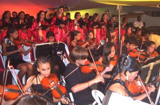 Coiteenses apreciam um Concert em praça pública