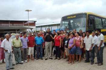 Ônibus do Programa Caminhos da Escola chega a Quixabeira