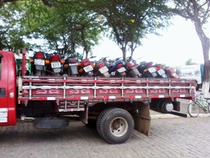 Dezenas de motocicletas com irregularidades diversas são apreendidas em Quijingue