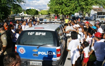 Coité:muita revolta na saída de audiência do adolescente acusado de ter matado servente