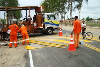BA 791 que liga Quixabeira a BR 324 recebeu faixas de sinalização