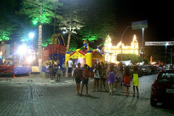 Coité – Enquete mostra que grande maioria aprova projeto do vereador Ernandes que visa proibir festa profana na Praça da Matriz