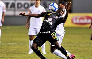 Vitória arranca empate contra o Santos e se mantém em 14º