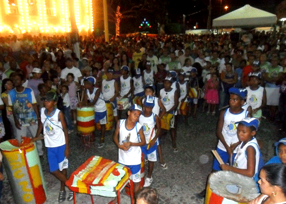 Crianças do Projeto Batuque de Ichu participam da festa da Padroeira em Conceição do Coité
