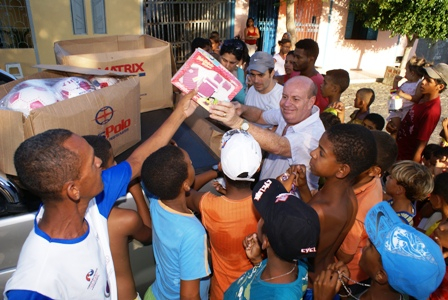 Irmãos Resedá fazem a festa da criançada em povoados de Coité