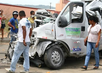 Vítimas do acidente da van foram sepultadas. Veja outras fotos da tragédia