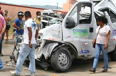 Vítimas do acidente da van foram sepultadas. Veja outras fotos da tragédia