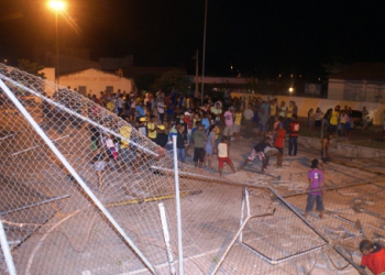 jovem morre eletrocutado em quadra de esportes de Salgadália e revolta a população