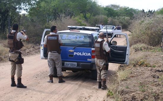 Queimadas em pânico depois de assaltos a bancos, policial ferido e morte de servidor público.Atualizado