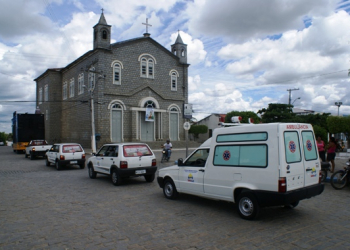 Prefeitura entrega quatro veículos a população adquiridos com recursos próprios