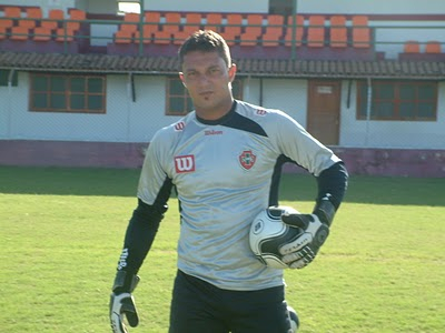 “Para ser campeão vale tudo, até fingir a própria morte. Diz goleiro Lupita de Porto Seguro