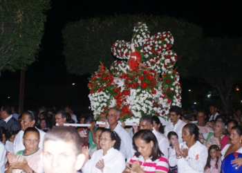 Santaluz: mais de 10 mil pessoas acompanham procissão de Santa Luzia