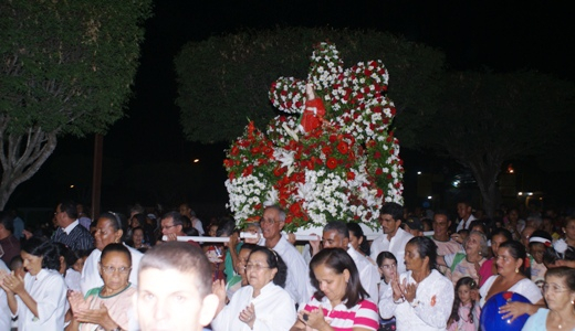 Santaluz: mais de 10 mil pessoas acompanham procissão de Santa Luzia