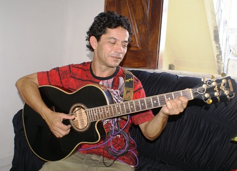 Cantor e compositor - Ailton Vizek - foto: Raimundo Mascarenhas