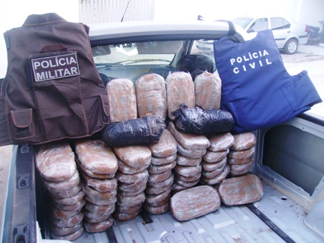 Fiat Strada abandonado no Distrito de Bandiaçu/Coité estava recheado de maconha