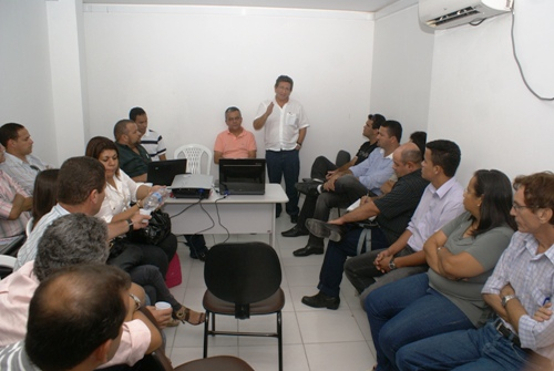 Serrinha: Caetano pede voto aos prefeitos do território do sisal