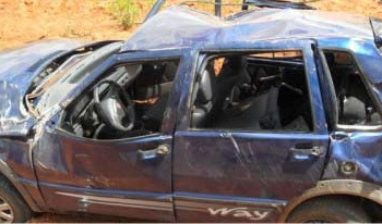 Carro Tomba na BR 235, próxima a Canudos