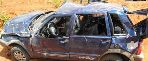 Carro Tomba na BR 235, próxima a Canudos