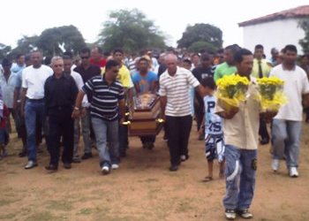 Dono de rede de postos foi sepultado na presença de mais de mil pessoas