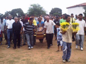 Dono de rede de postos foi sepultado na presença de mais de mil pessoas