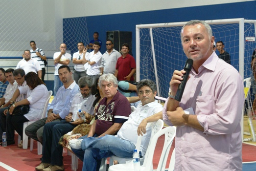 Serrinha: Ginásio de esporte é reinaugurado com a presença de Bobô