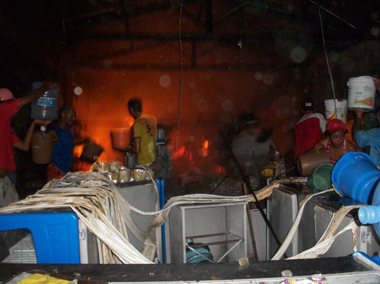 Incêndio destrói supermercado no centro de Capim Grosso