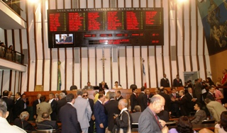 Deputados baianos são empossados e elegem nova mesa diretora