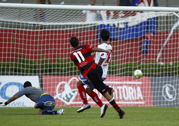 Vitória faz 3 a 0 no Bahia e aumenta a crise tricolor