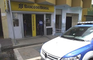 Assaltantes tentam arrombar cofre do BB de Barrocas