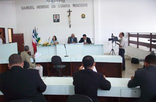 Santaluz: vereadora pede pontualidade aos colegas nas sessões