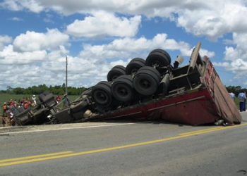 Acidente na BR-101 quase acaba em tragédia.