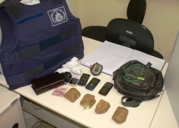 Polícia Civil de Riachão prende três pessoas acusadas de traficar drogas