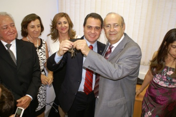 Deputados entregam diplomas em sessão preparatória para posses