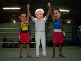 Zevaldo ao centro, a sua direita Adriano e esquerda Osni 