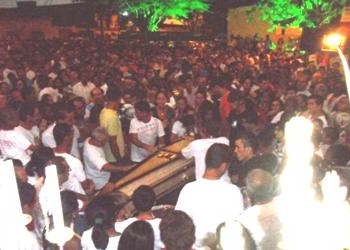 Ichu: corpo de Janaina foi sepultado no mesmo momento da procissão