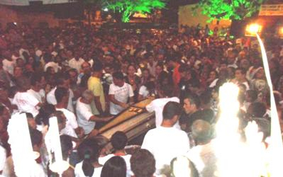 Ichu: corpo de Janaina foi sepultado no mesmo momento da procissão
