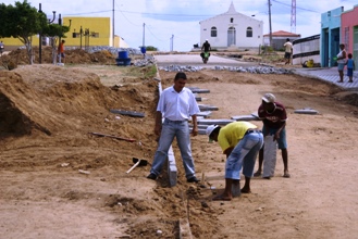 Praça em Espanta Gado - Queimadas