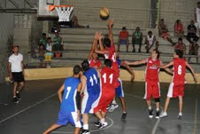 Grandes emoções e belas jogadas marcaram abertura da Copa ADEC de Basquete