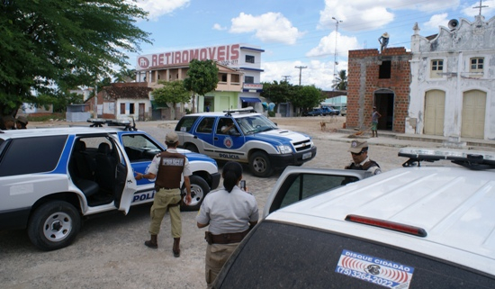 Exclusivo: Polícia realiza mega operação para combater o tráfico de drogas em Barreiros de Riachão