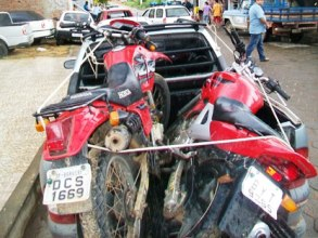 Bandidos assaltam BB no Sudoeste usando moto e mata vigilante