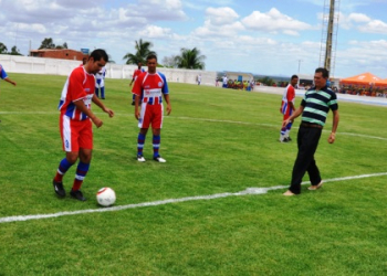 Com estádio reformado foi dado o ponta pé inicial do Campeonato Valentense 2011