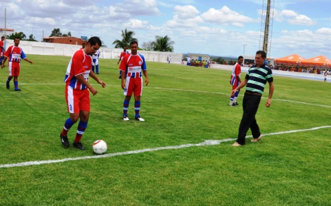 Com estádio reformado foi dado o ponta pé inicial do Campeonato Valentense 2011