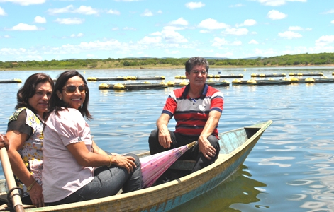 Araci I – Secretário Carlos Brasileiro conhece projeto no Poço Grande