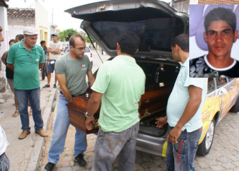Sepultado em Queimadas uma das vítimas do acidente entre moto e caminhão
