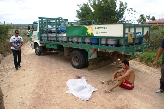 Caminhão de gás atropela e mata criança em estrada vicinal de Coité