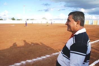 Prefeito disse que a luta agora será pelo gramado e arquibancada