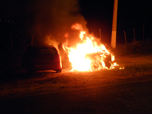 Coité: dois veículos são incendiados próximo ao parque de exposições
