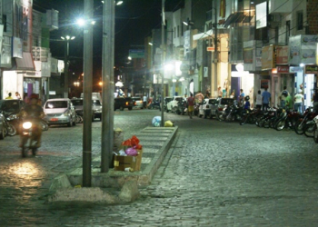Coité: colocar lixo na rua depois do horário de coleta pode resultar em multa
