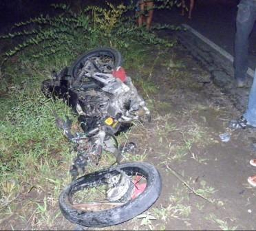 Acidente envolvendo dois carros e uma moto deixa uma pessoa morta em Santaluz