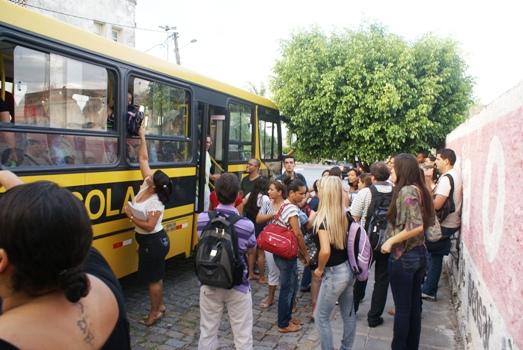 Universitários ficam prejudicados por falta de transporte para Feira de Santana